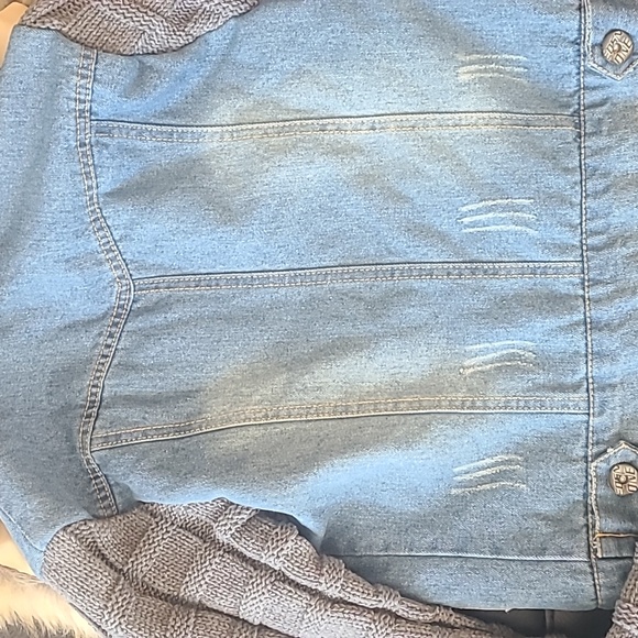 Fur trimmed denim jacket with grey knit sleeves size medium brand EDSN ONE - Picture 4 of 5